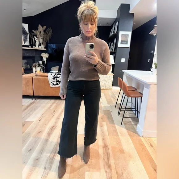 Evereve taupe brown turtle neck sweater - Picture 2 of 2